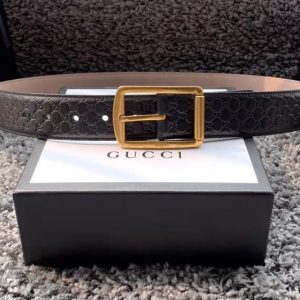 Replica Men's Gucci 449716 40mm Gucci Signature belt with Gold GG Buckle in Black Signature leather