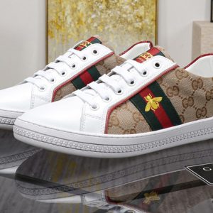 Replica Men's Gucci Ace GG Supreme Bee sneaker Beige/ebony GG Supreme canvas with Bee print