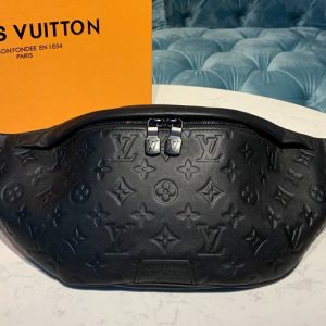 Replica Louis Vuitton M44388 LV Discovery bumbag in Monogram Shadow calf leather