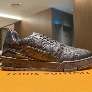 Replica Louis Vuitton 1A7WER LV Trainer sneaker in Black Monogram-embossed grained calf leather