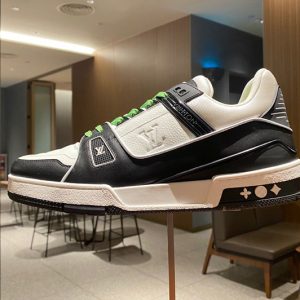 Replica Louis Vuitton 1A812Y LV Trainer sneaker in Black/White calf leather