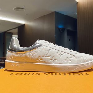 Replica Louis Vuitton 1A80XH Luxembourg sneaker in White Monogram-embossed grained calf leather