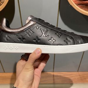 Replica Louis Vuitton 1A80XY Luxembourg sneaker in Black Monogram-embossed grained calf leather