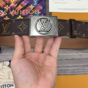 Replica Louis Vuitton M0024Q Adventurer 40mm belt in Monogram Canvas With Silver/Gold Buckle