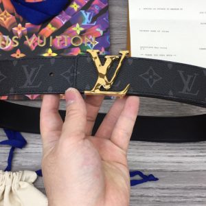 Replica Louis Vuitton M9043V LV Initiales 40mm Reversible belt in Monogram Eclipse canvas With Gold Buckle