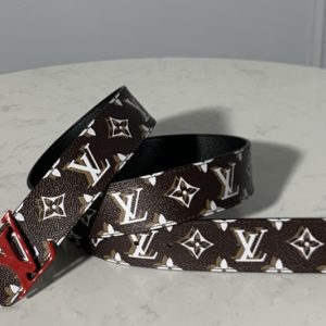 Replica Louis Vuitton MP241V LV Shape 40mm reversible belt in Monogram Canvas