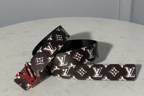 Replica Louis Vuitton MP241V LV Shape 40mm reversible belt in Monogram Canvas