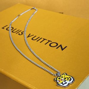 Replica Louis Vuitton MP3231 LV Tiger pendant necklace