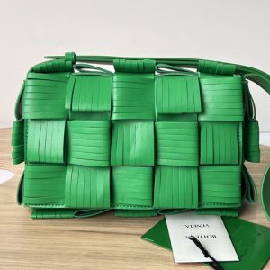 Replica Bottega Veneta 680698 Cassette Fringed intreccio leather cross-body bag on Green Leather