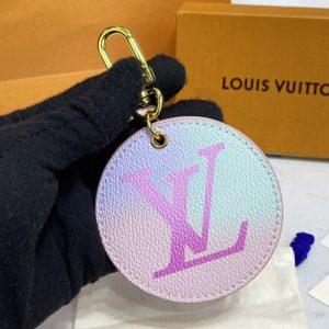 Replica Louis Vuitton M00666 LV Illustre bag charm and key holder