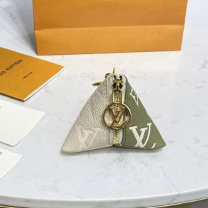 Replica Louis Vuitton M00669 LV Berlingot bag charm and key holder in Beige/Green Monogram canvas