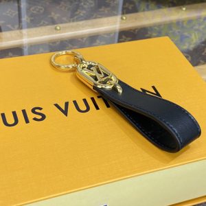 Replica Louis Vuitton M00826 LV Link Dragonne Key holder in Black leather