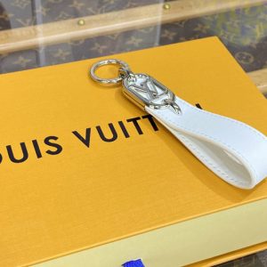 Replica Louis Vuitton M00826 LV Link Dragonne Key holder in White leather