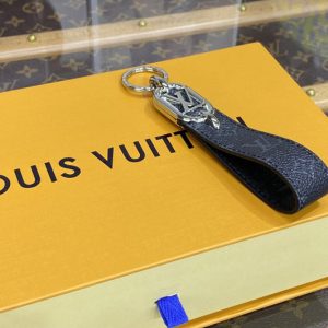 Replica Louis Vuitton M00826 LV Link Dragonne Key holder in Monogram Eclipse Canvas