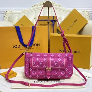 Replica Louis Vuitton M46161 LV Maxi Multi Pochette Accessoires handbag in Pink Monogram coated canvas